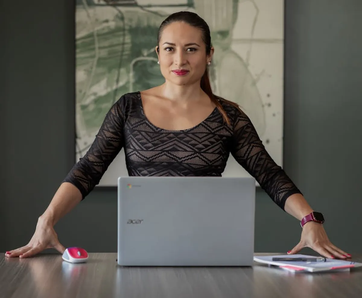 How Nadine Caridi relates to modern life sciences logistics content