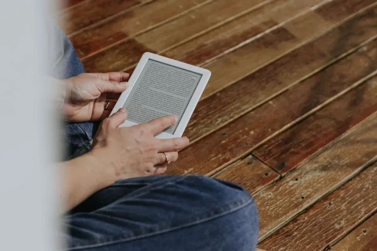 How readers compare updatearticle.com with similar online topics